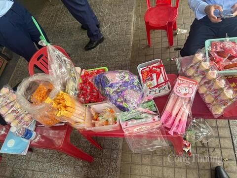 Hà Tĩnh: Ngăn chặn thực phẩm bẩn trước cổng các trường học