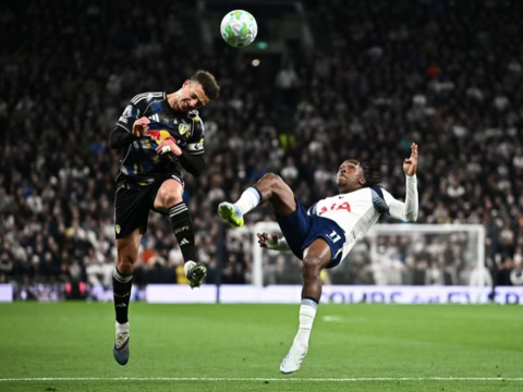 Tottenham lại 'lún thêm một bước' trong cuộc chiến trụ hạng