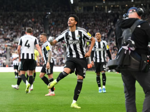 West Ham sa lầy, Tottenham sáng cửa trụ lại Ngoại hạng Anh