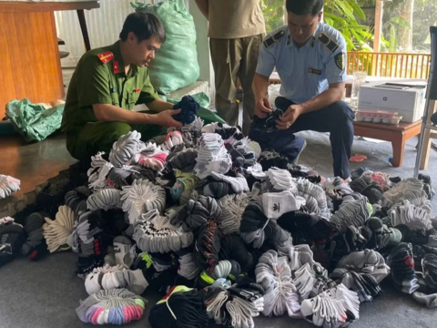 Công an Hà Nội phát hiện hơn 5.400 sản phẩm giả nhãn hiệu Nike, Adidas, Puma