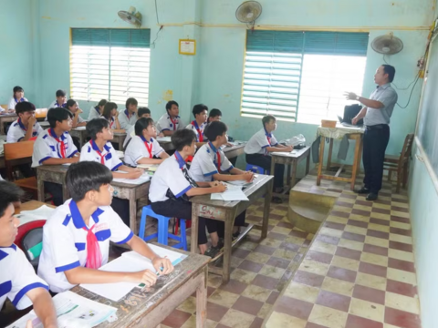 Học sinh vùng biên An Giang vượt khó chạm cánh cửa lớp 10