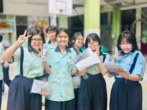 Đề Toán vừa sức, thí sinh TPHCM rạng rỡ rời phòng thi
