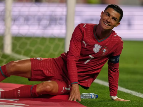 Ronaldo vô duyên khó tin, lỡ cơ hội nối dài kỷ lục