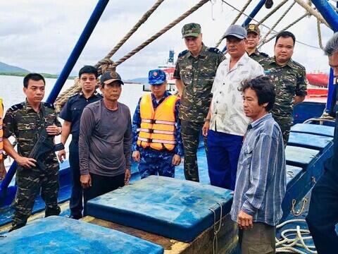 Bắt giữ tàu cá vận chuyển 30.000 lít dầu DO không rõ nguồn gốc