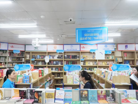 Đảm bảo học sinh vùng khó không lo về sách giáo khoa