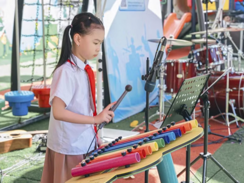 Lớp học không bục giảng hút học sinh dịp hè