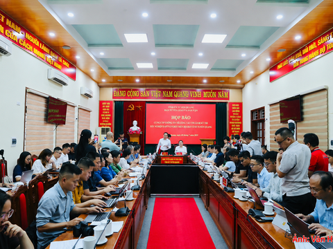 Khởi tố một hiệu trưởng và 6 người vụ 146 điểm 10 Toán ở Tuyên Quang