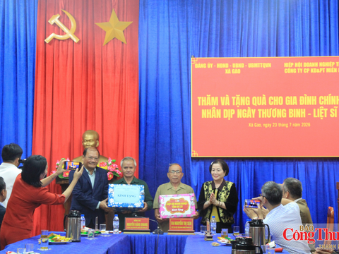 Gia Lai: Trao 100 suất quà tri ân gia đình chính sách nhân dịp 27/7