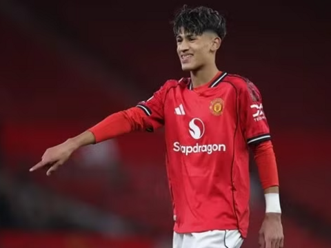 Man United quyết giữ chân tài năng 15 tuổi