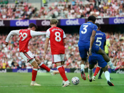 Arsenal thắng ngược Chelsea
