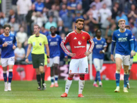 Tân binh Everton buộc Man Utd chia điểm