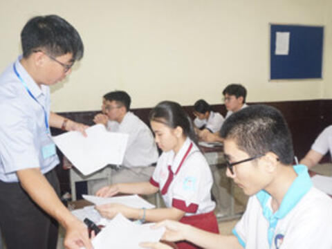 TPHCM giảm thi cử, hồ sơ, sổ sách trong trường học