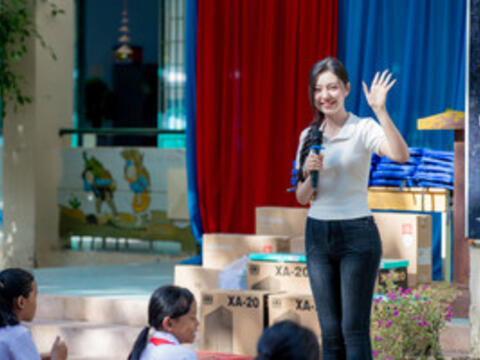 Á hậu Khánh Như khởi động dự án trao máy tính cho trẻ em có hoàn cảnh khó khăn