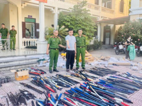 Mua bán kho vũ khí qua mạng xã hội, một người bị khởi tố