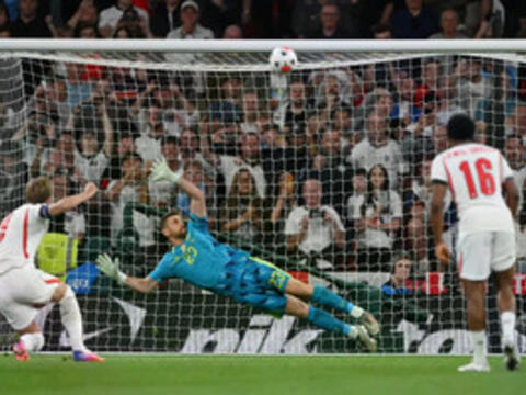 Harry Kane sút hỏng phạt đền, Anh thua ngược Tây Ban Nha