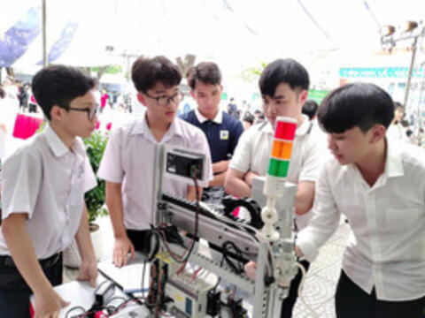 Giáo dục STEM trong trường phổ thông cần bảo đảm điều kiện triển khai