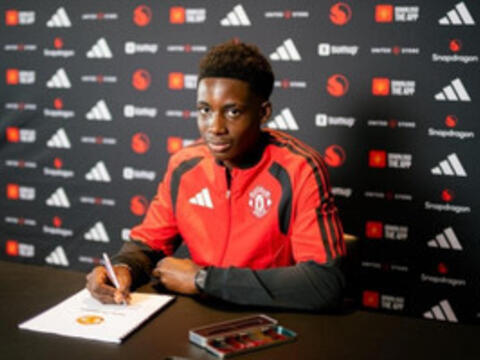 Man Utd đón tài năng 16 tuổi từ Man City