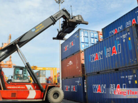Xuất khẩu tạo lực kéo, góp phần đưa kinh tế Việt Nam bứt tốc năm 2026