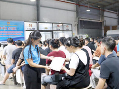 Tư vấn việc làm giúp người lao động thoát nghèo bền vững