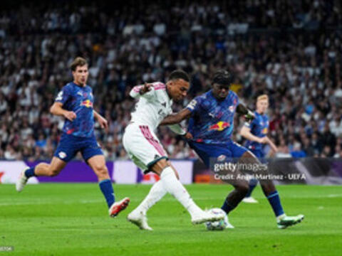 Real Madrid thắng tưng bừng