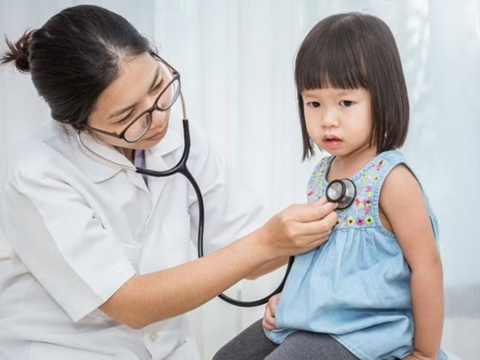 Lý do trẻ hay ốm khi trời nóng: 3 căn bệnh bố mẹ cần phòng ngừa ngay