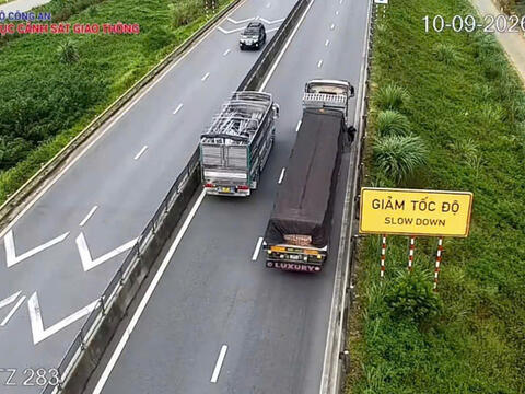 Xử phạt hai trường hợp dừng xe trên cao tốc không đặt biển cảnh báo
