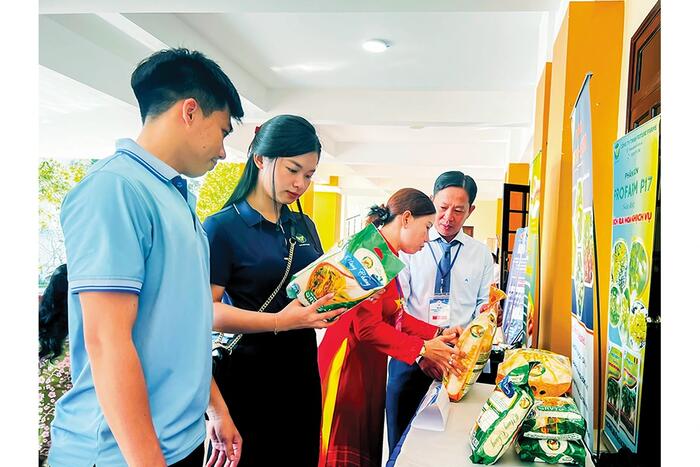 Tiếp sức cho hợp tác xã mở rộng thị trường tiêu thụ 