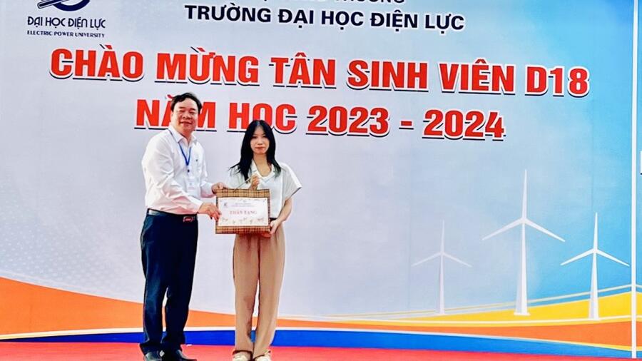 Trường Đại học Điện lực chào mừng tân sinh viên khóa D18 nhập học
