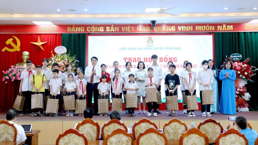 Chú trọng chăm lo con công nhân lao động