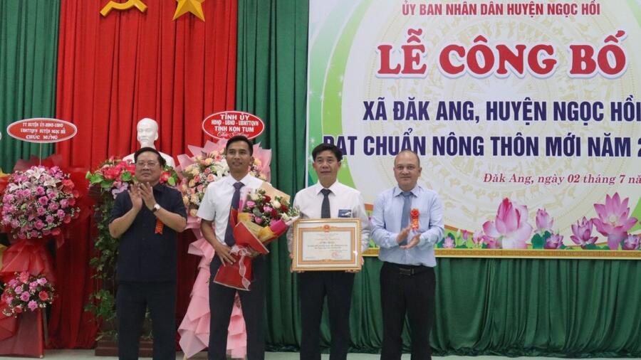 Kon Tum: Công nhận xã Đăk Ang đạt chuẩn Nông thôn mới