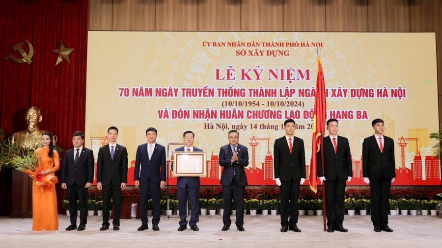 Sở Xây dựng Hà Nội đón nhận Huân chương Lao động hạng Ba