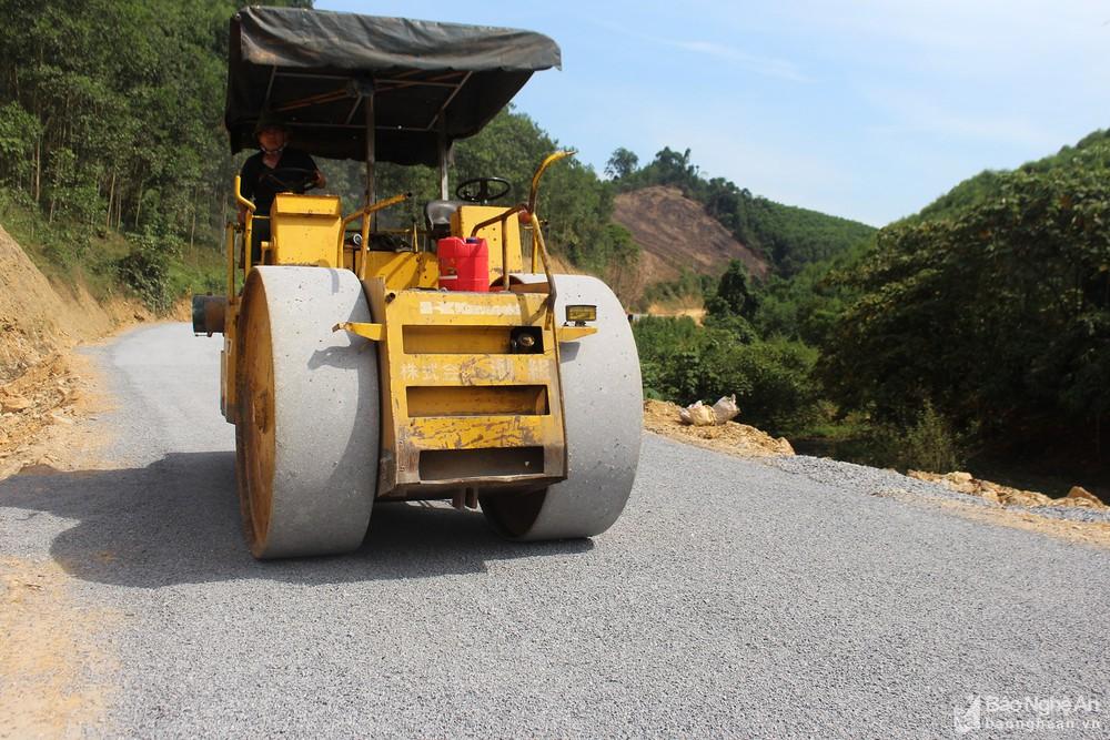 Con Cuông: Hoàn thành tuyến đường gần 10 năm thi công dang dở