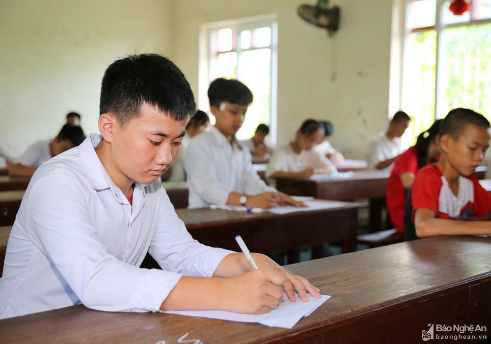 Nghệ An: Gian nan 'cuộc đua' vào lớp 10 công lập