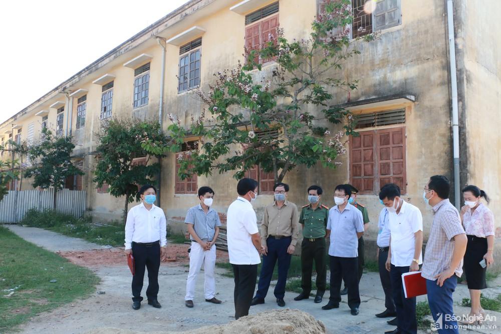 Phó Chủ tịch UBND tỉnh kiểm tra công tác thi lớp 10 tại Diễn Châu và thành phố Vinh