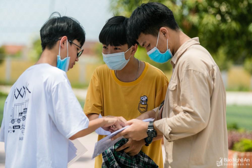 Đề thi môn Ngữ văn đề cập đến sự trưởng thành của giới trẻ và tình yêu, trách nhiệm với gia đình
