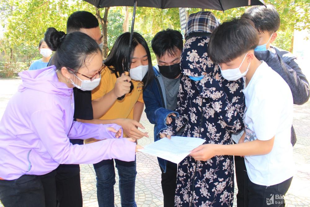 Đề thi môn Ngữ văn đề cập đến sự trưởng thành của giới trẻ và tình yêu, trách nhiệm với gia đình