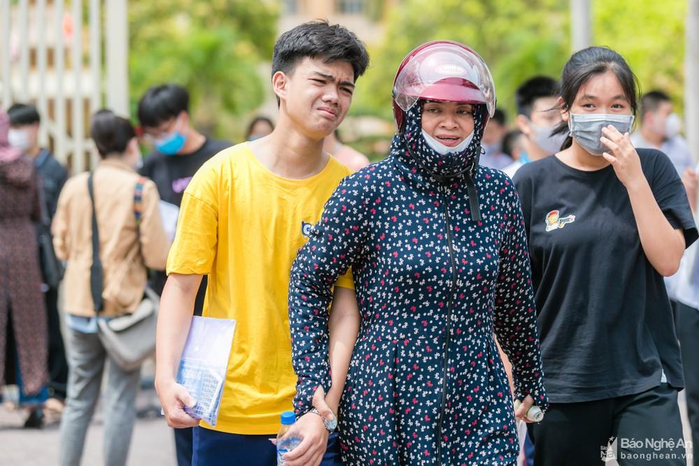Đề Toán lớp 10 khó, nhiều thí sinh khóc sau khi hoàn thành môn thi cuối cùng