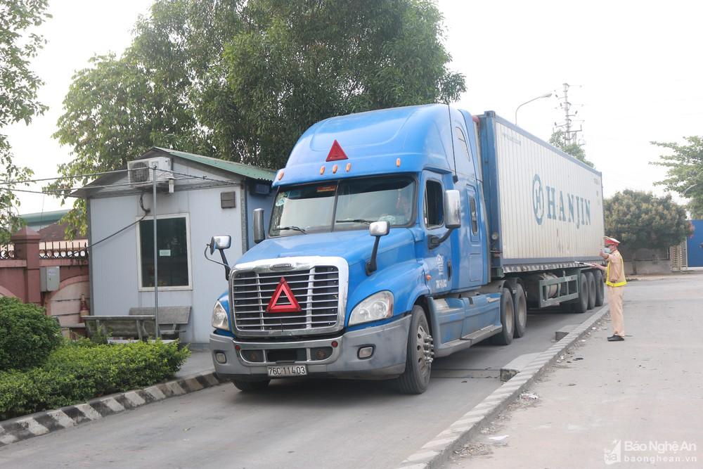 Nghệ An: Tăng cường xử lý vi phạm xe quá khổ, quá tải, ô tô vận tải khách trái quy định dịp Tết