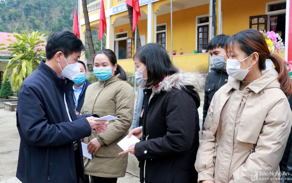 Chung tay để giáo viên và học sinh có Tết đầm ấm, an vui