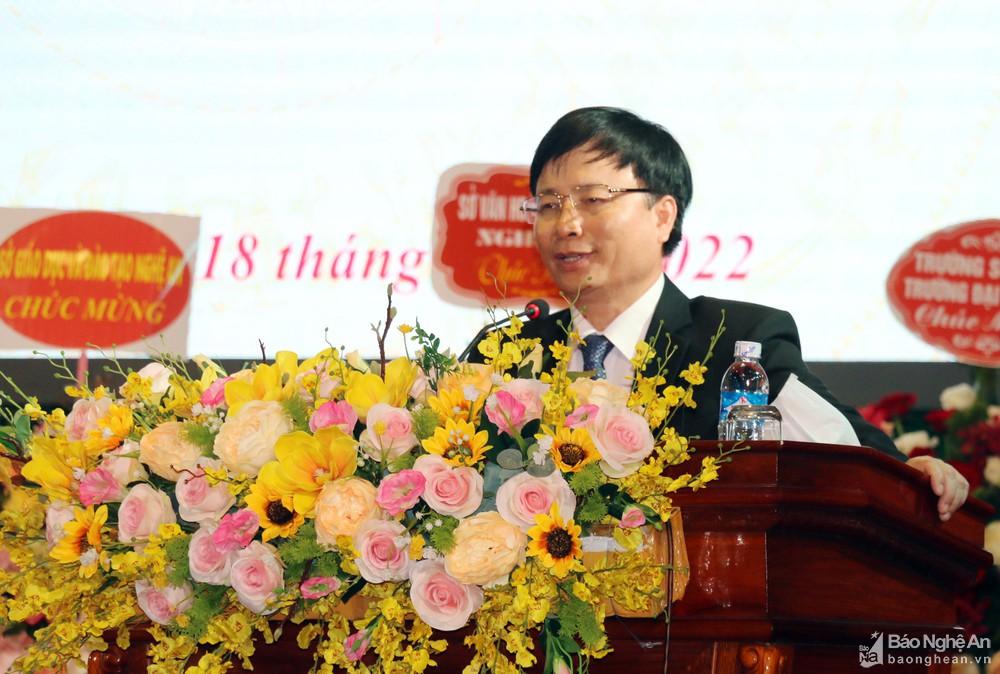 Trao quyết định bổ nhiệm Phó hiệu trưởng Trường Cao đẳng Sư phạm Nghệ An