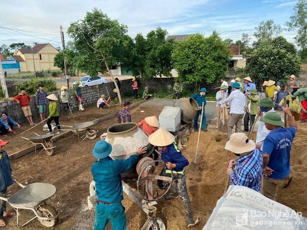 Đốc thúc xây dựng nông thôn mới ở Nghĩa Đàn
