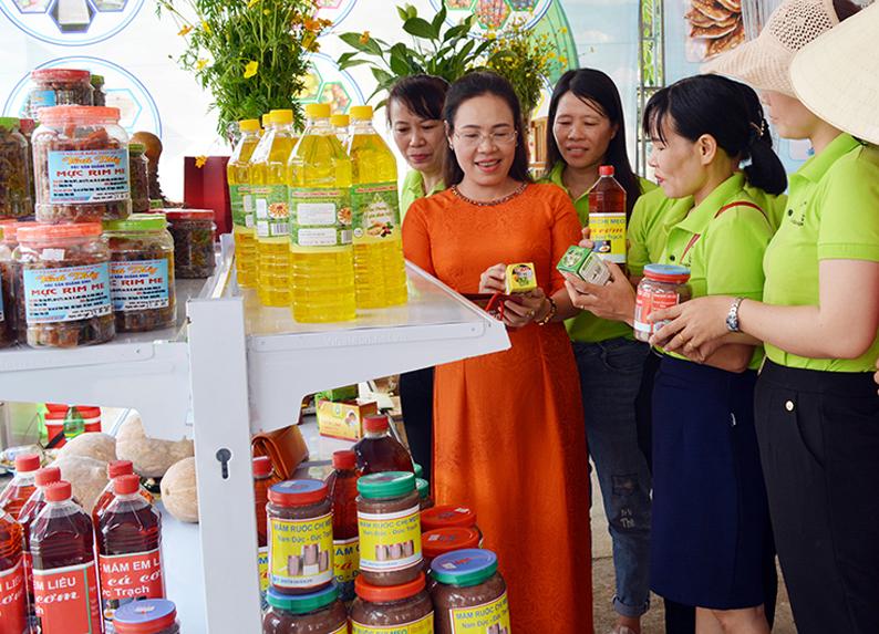 nhiều-nông-sản-tinh-chế-của-huyện-bố-trạch-được-người-tiêu-dùng-ưa-chuộng-lựa-chọn.jpg