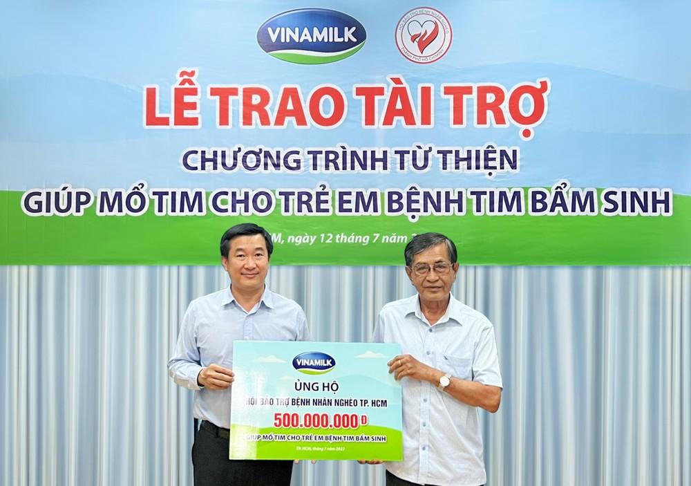 Vinamilk tiếp tục ủng hộ Hội Bảo trợ Bệnh nhân nghèo TP. Hồ Chí Minh cho các bệnh nhi mổ tim ảnh 1