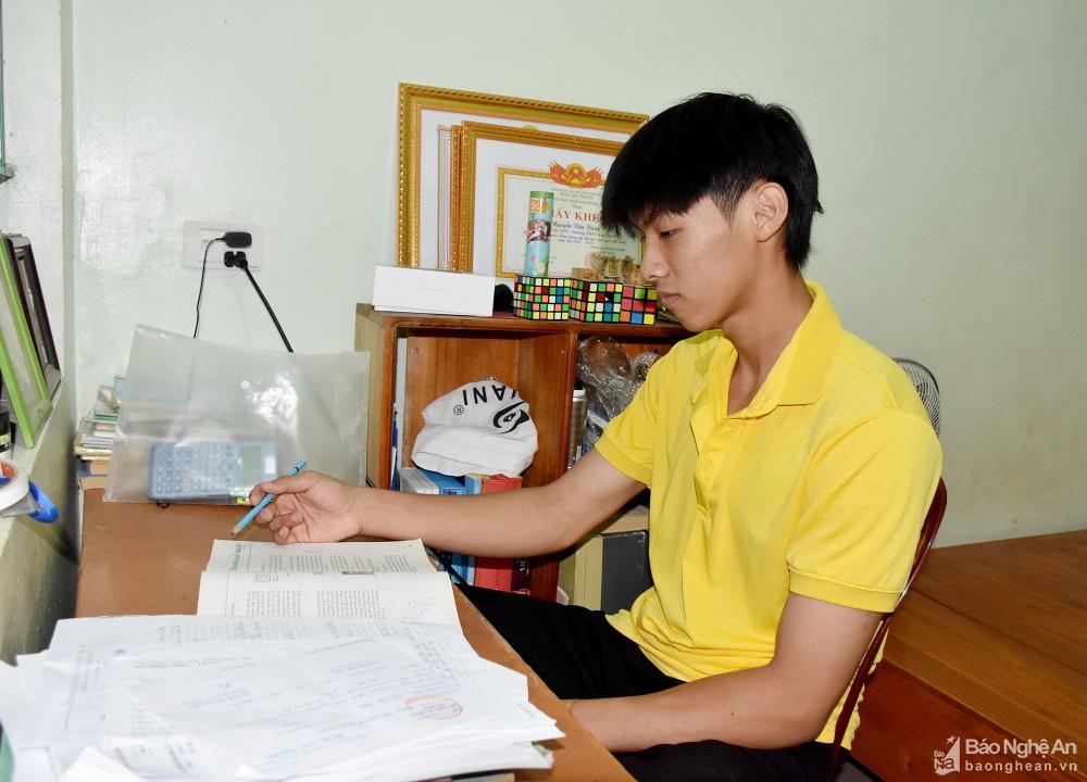 Á khoa khối A toàn tỉnh chia sẻ ước mơ Kỹ sư máy tính ảnh 1