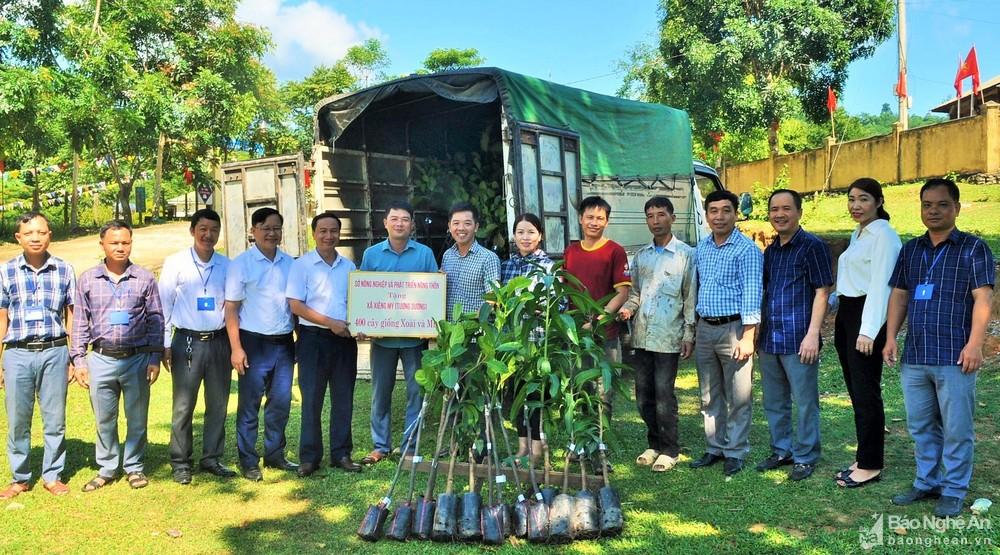 Hỗ trợ 400 giống cây ăn quả tại xã Xiêng My (Tương Dương) ảnh 1