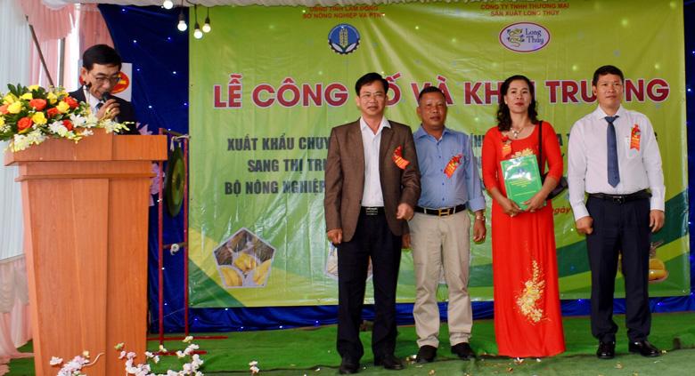 Trao chứng nhận cấp mã số vùng trồng, mã số cơ sở đóng gói cho Công ty TNHH thương mại sản xuất Long Thủy