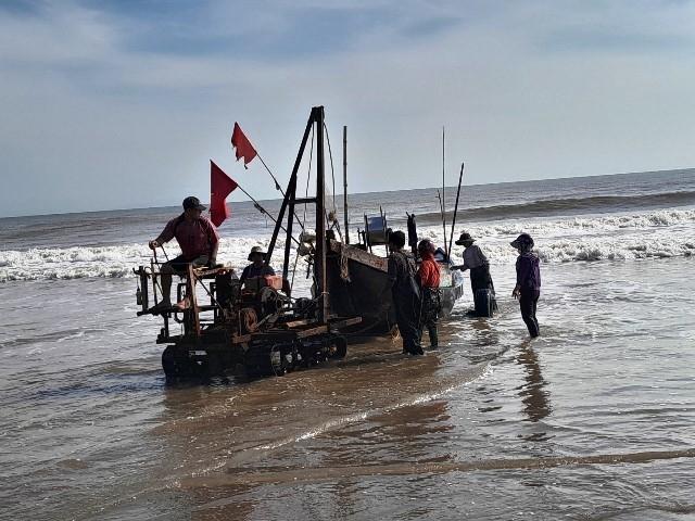 Hà Tĩnh: Đánh bắt gần bờ, ngư dân vùng bãi ngang trúng đậm hải sản