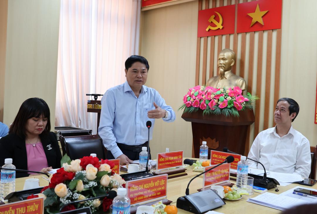 Phó Bí thư Thường trực Tỉnh ủy Phạm Minh Tấn phát biểu tại buổi làm việc