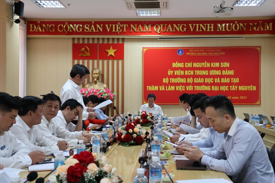 Quang cảnh buổi làm việc