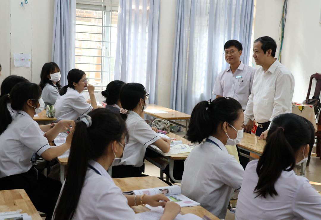 Nguyễn Kim Sơn, Uỷ viên Trung ương Đảng, Bộ trưởng Bộ GD-ĐT